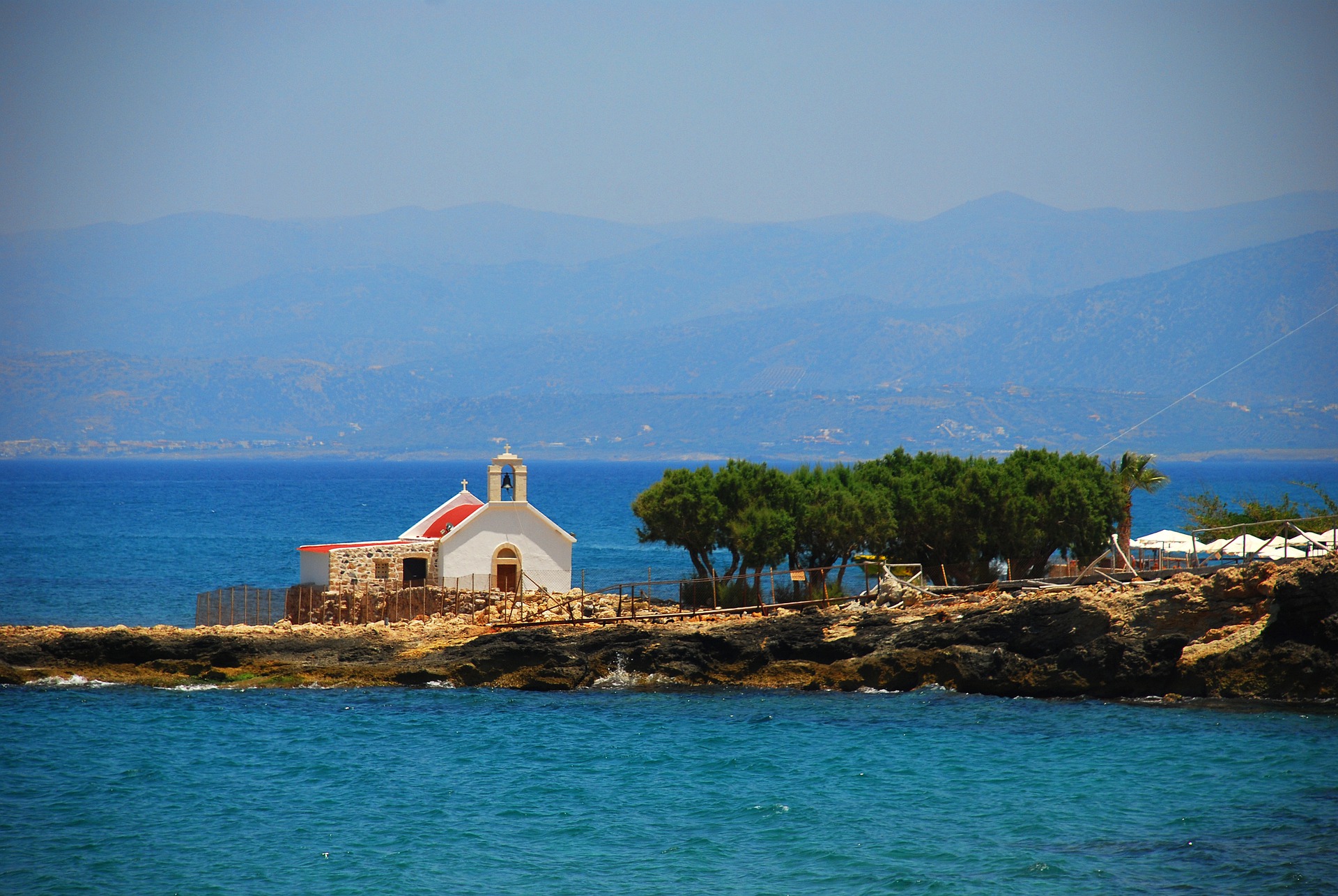 Kreta griechische Inseln Mittelmeer Landzuge mit Kapelle